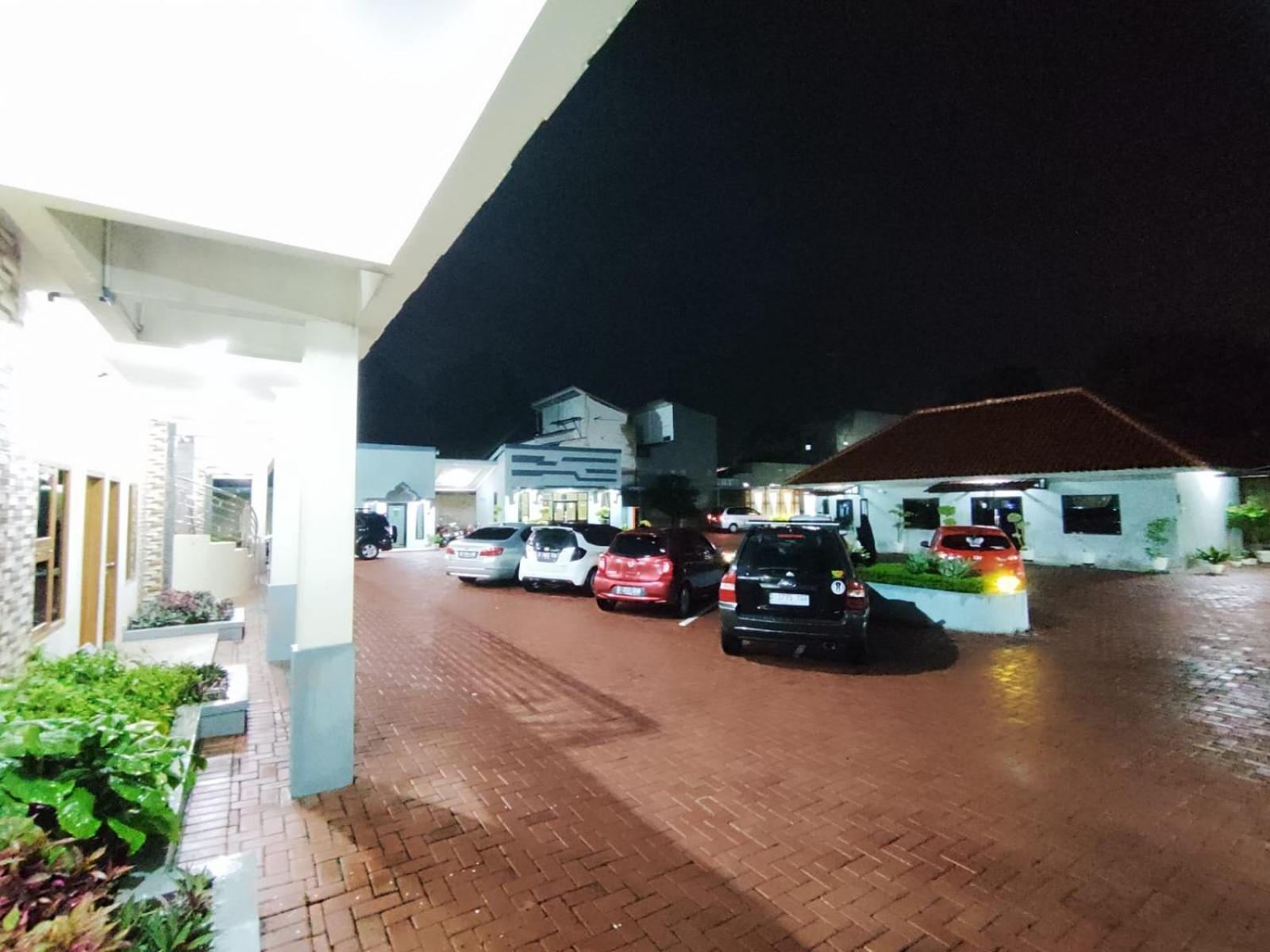 Hotel Cibening Пурвакарта Экстерьер фото