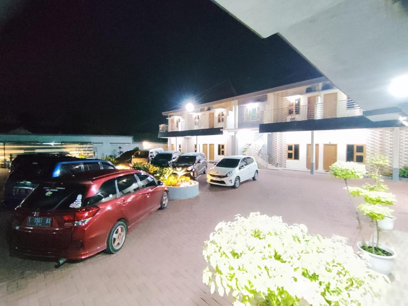 Hotel Cibening Пурвакарта Экстерьер фото