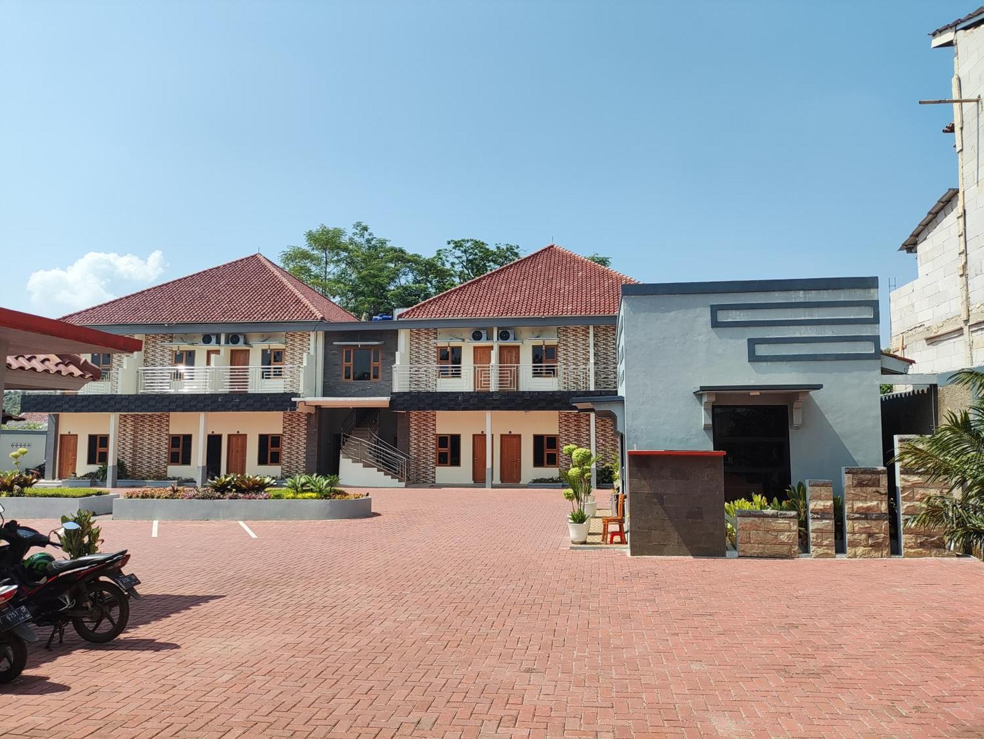 Hotel Cibening Пурвакарта Экстерьер фото